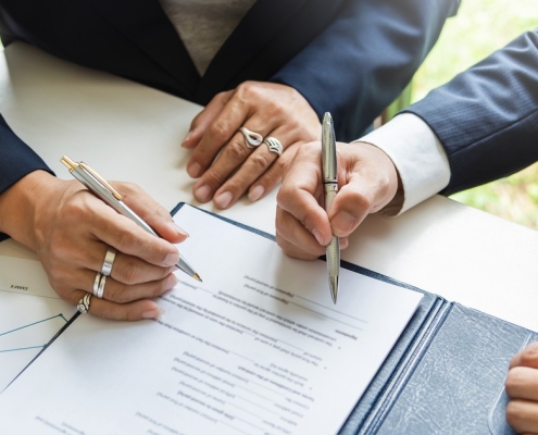Signature d'un contrat de location de bureau à Aix-en-Provence