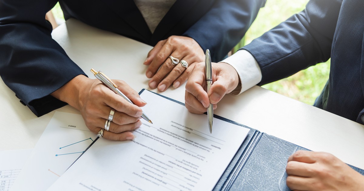 Signature d'un contrat de location de bureau à Aix-en-Provence