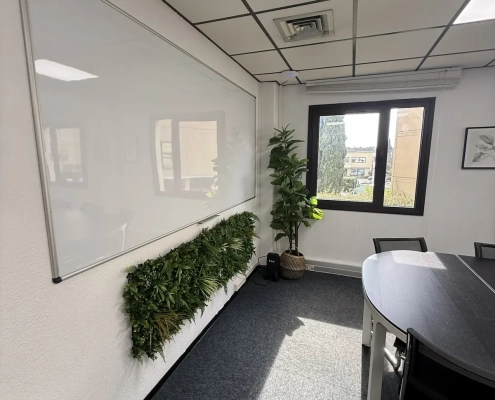 Grand panneau Velleda dans la salle de réunion