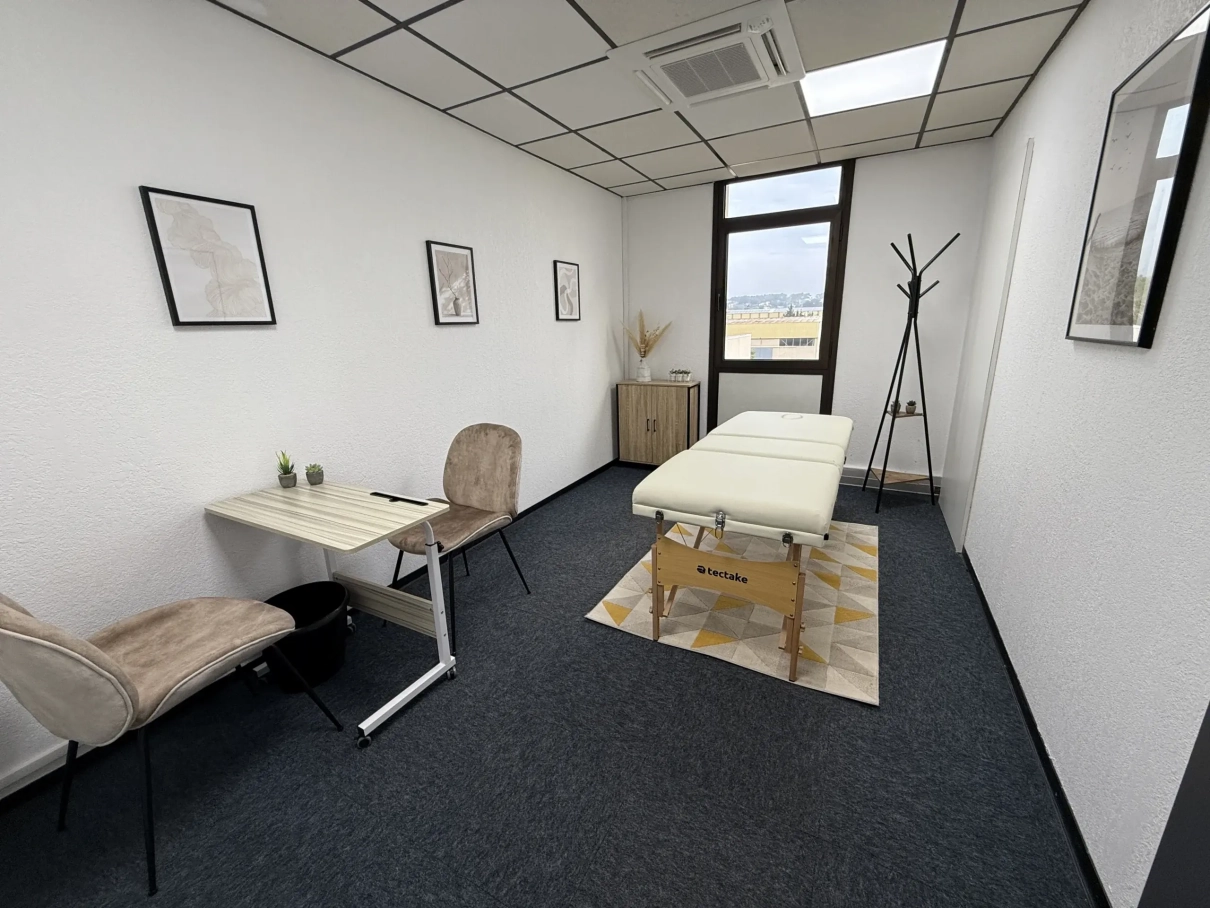 Création d'une salle dédiée à l'ostéopathie, massage, réflexologie, santé, esthétique, en location à aix les milles
